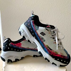 Sketchers sneakers